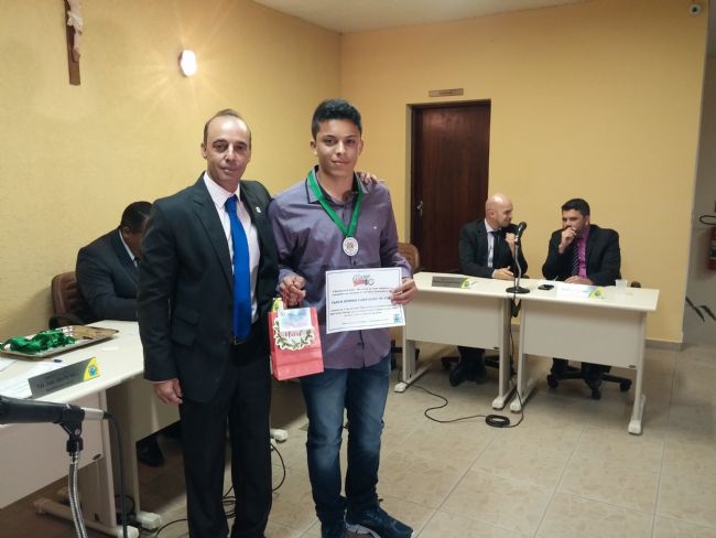 Entrega da medalha de Aluno Nota 10