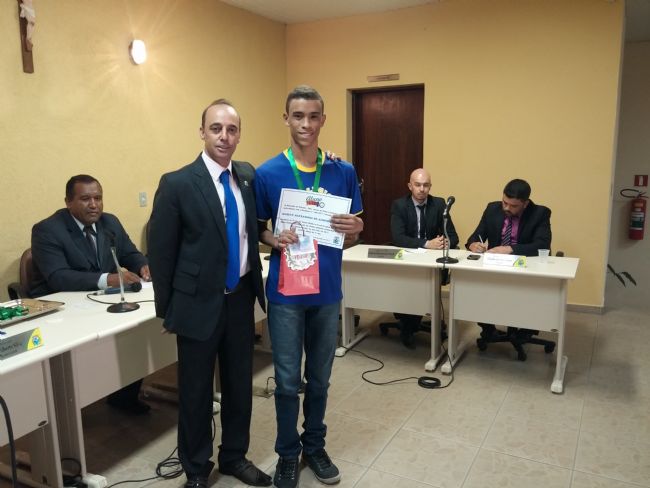 Entrega da medalha de Aluno Nota 10