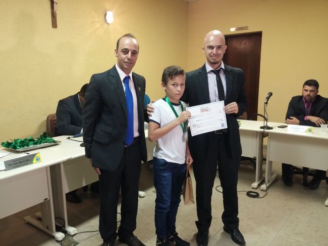 Entrega da medalha de Aluno Nota 10