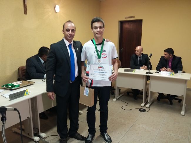 Entrega da medalha de Aluno Nota 10