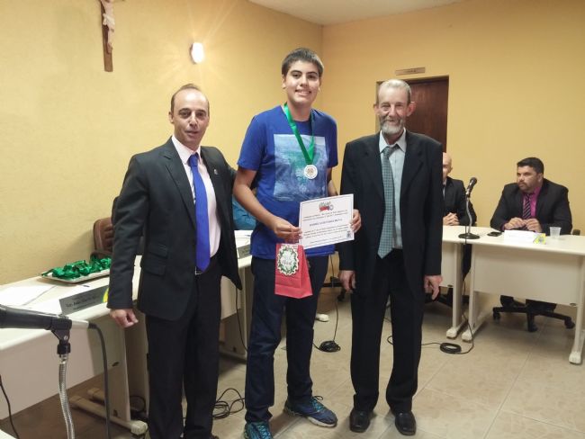 Entrega da medalha de Aluno Nota 10