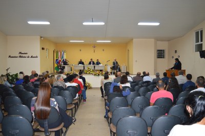 Entrega de títulos no aniversário da cidade em 2018