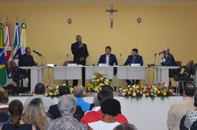 Entrega de títulos no aniversário da cidade em 2018