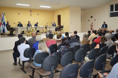 Entrega de títulos no aniversário da cidade em 2018