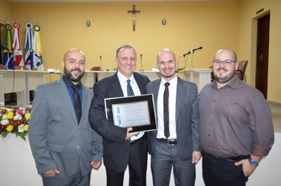 Entrega de títulos no aniversário da cidade em 2018